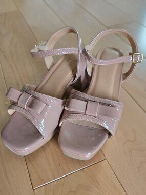 Lucky Top Nude Patent Bow Block Heel Sandals - Size 4